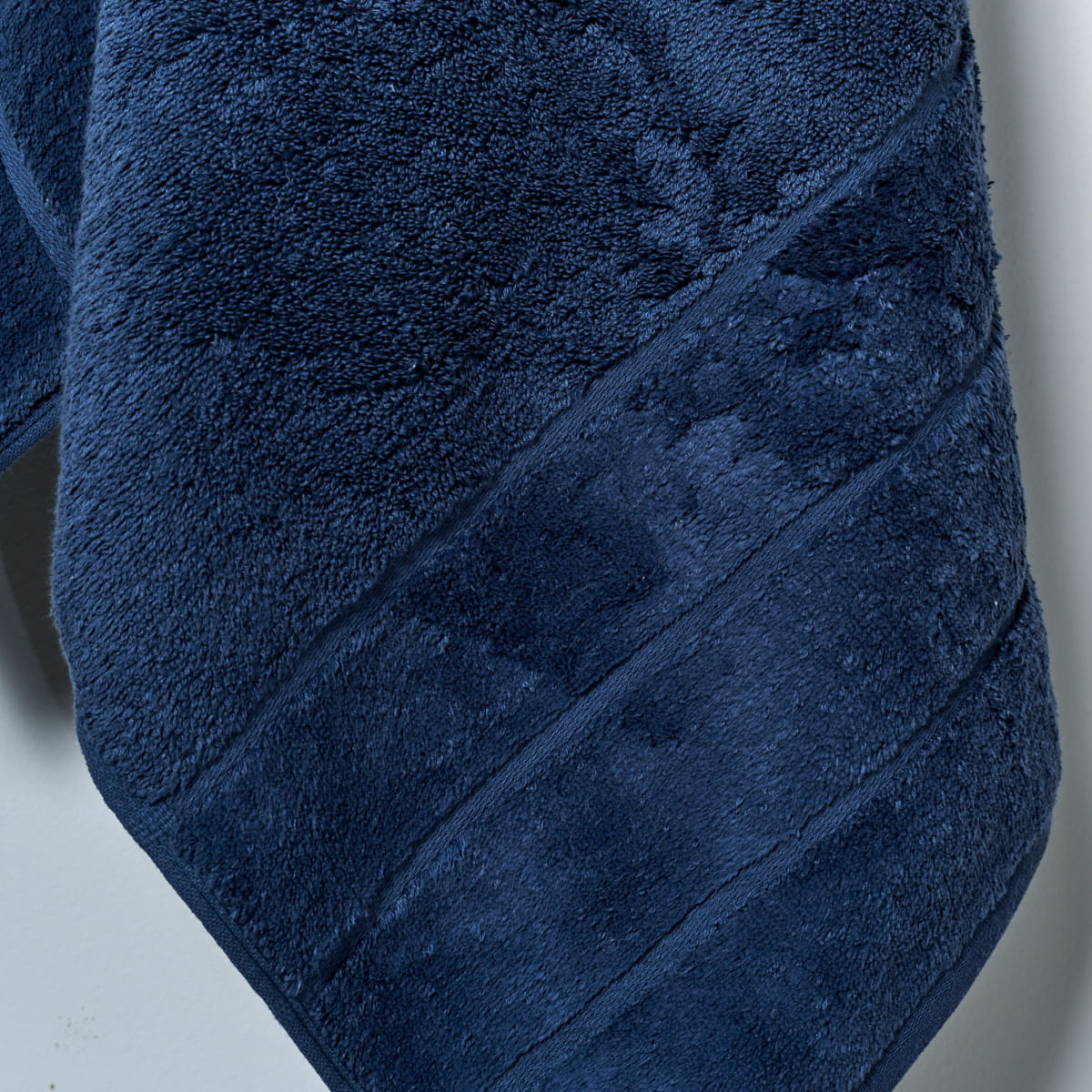 03 10 0056 Toalha Banho Seven Hundred Azul Marinho 002